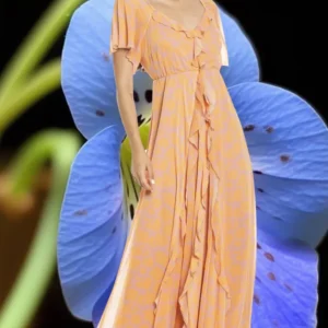 Abito "Sunset Bloom". Abito lungo in fantasia colore pastello con mezza manica.