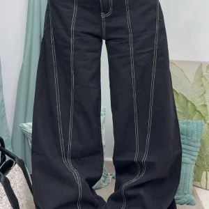 Jeans baggy con cuciture bianche