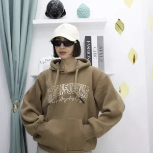 Felpa con cappuccio ricamata California – comfort e stile senza tempo