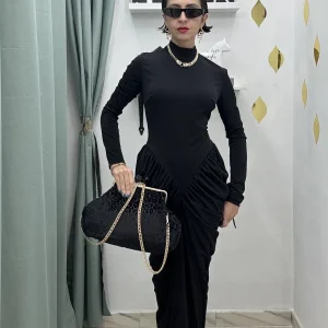 Abito Lungo Drappeggiato NERO– Eleganza Senza Tempo