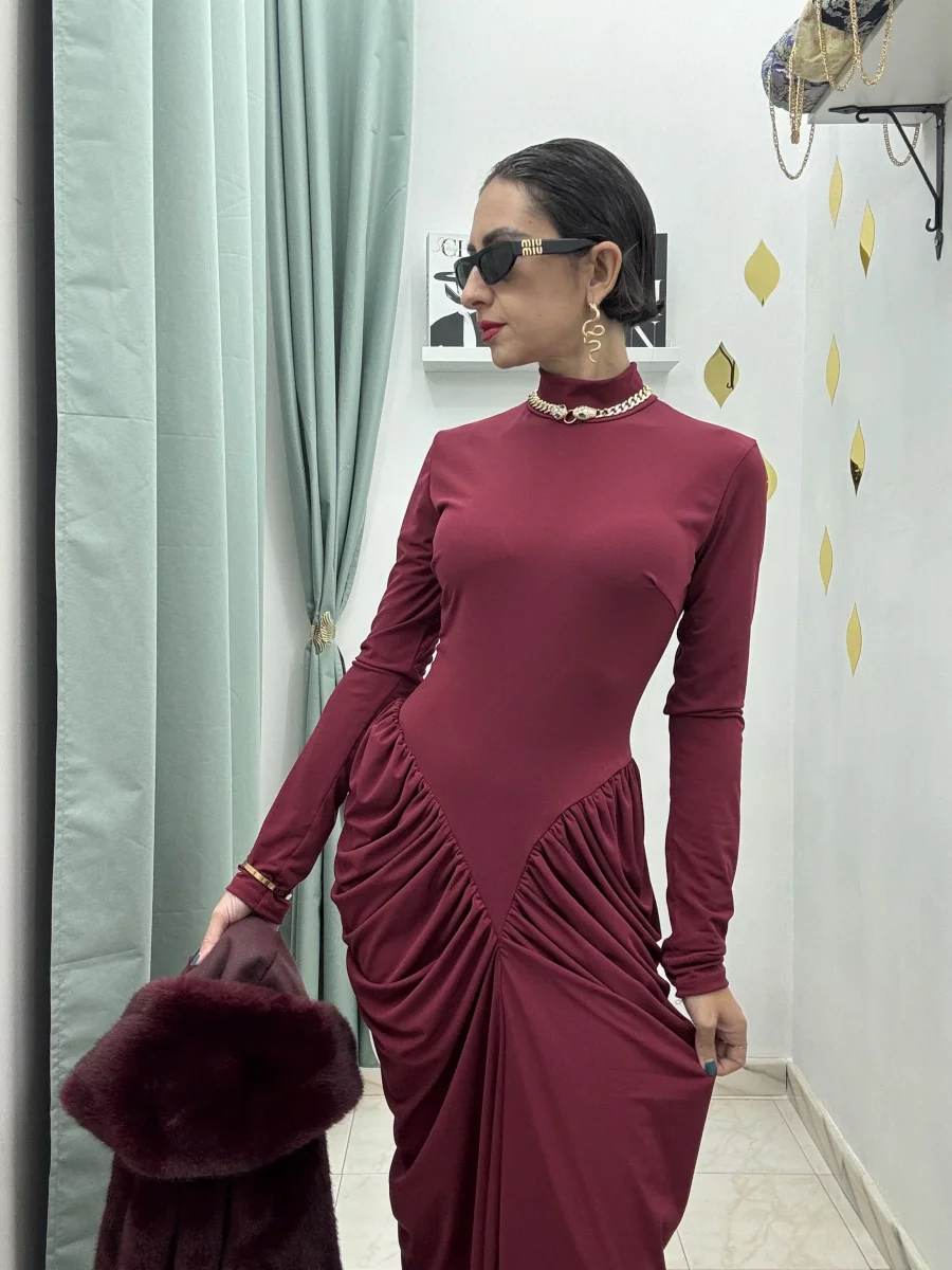 Abito Lungo Drappeggiato BORDEAUX – Eleganza Senza Tempo - immagine 3