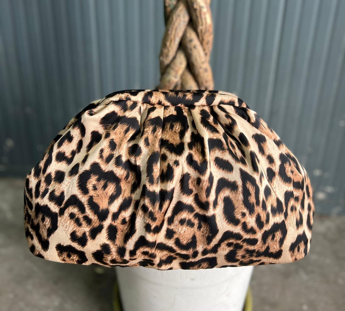 Borsa Clutch Donna in Tessuto Rasato con Tracolla a Catena - immagine 6