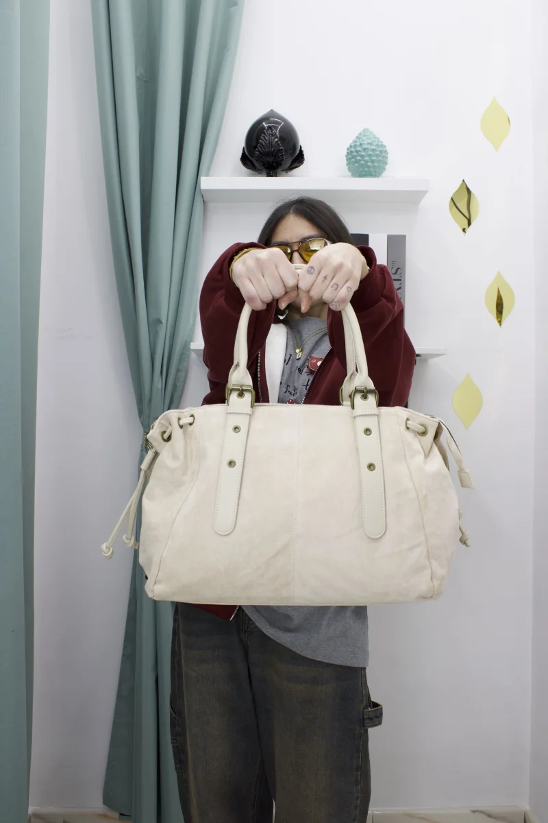 Borsa in Camoscio Ecologico con Doppi Manici e Tracolla – Timeless Lady - immagine 3