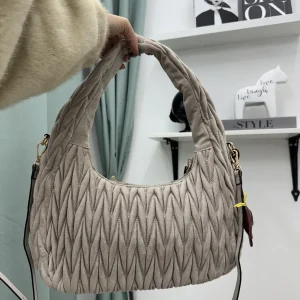 Borsa Tote in Alcantara "Wander" (Beige)– Tracolla Regolabile e Foderata Internamente