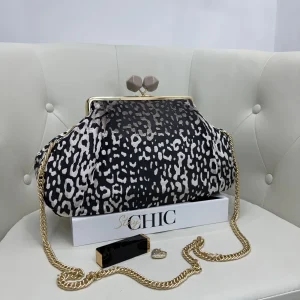 Clutch Maxi in Stoffa con Dettagli in Ciniglia – Fantasie Floreali, Maculate e Tropicali