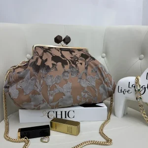 Clutch Maxi in Stoffa con Dettagli in Ciniglia – Fantasie Floreali, Maculate e Tropicali
