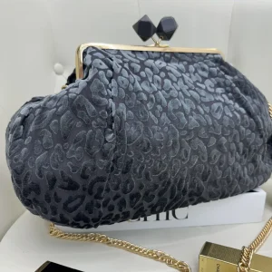 Clutch Maxi in Stoffa con Dettagli in Ciniglia – Fantasie Floreali, Maculate e Tropicali