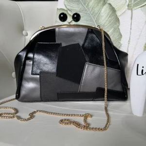 Borsa Clutch Donna Patchwork Nera con Tracolla a Catena e Rifiniture Dorate – Eleganza in Similpelle