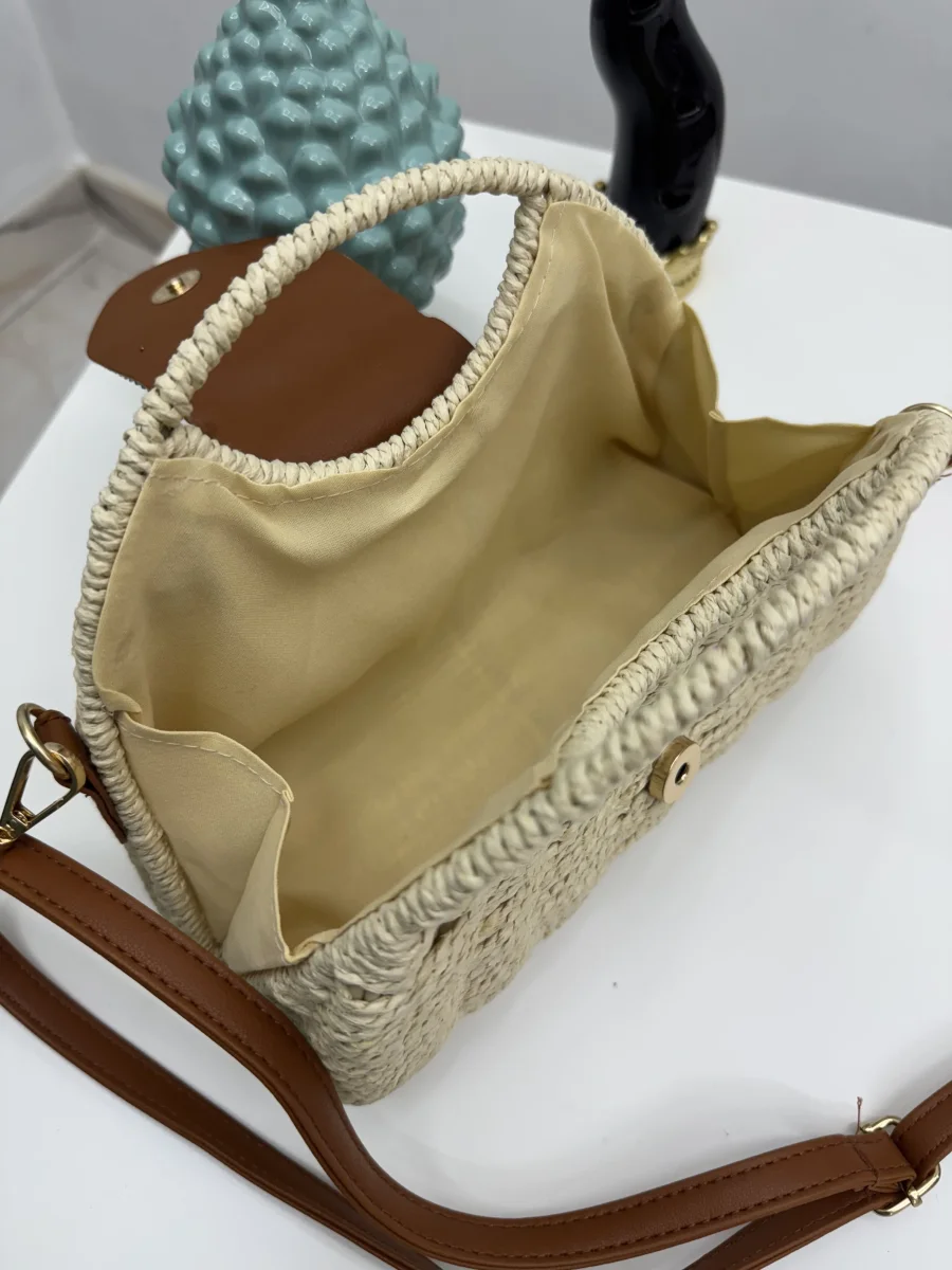Borsa con manico integrato, tracolla regolabile e patta decorata con perline e conchiglie – Stile boho raffinato - immagine 3