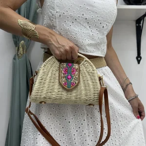 Borsa con manico integrato, tracolla regolabile e patta decorata con perline e conchiglie – Stile boho raffinato