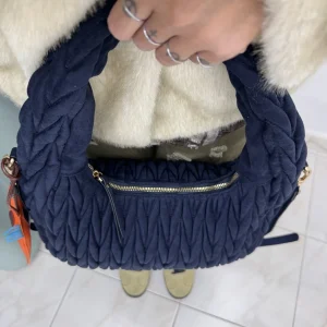 Borsa Tote in Alcantara "Wander" (Blu)– Tracolla Regolabile e Foderata Internamente