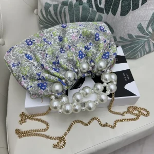 Borsa con manici in perle motivo floreale