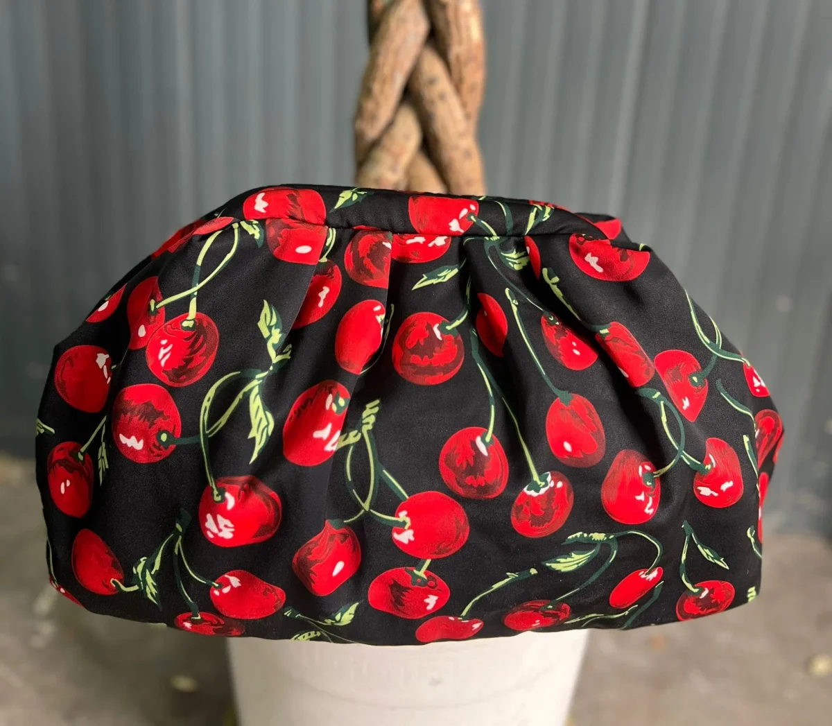 Borsa Clutch Donna in Tessuto Rasato con Tracolla a Catena - immagine 5