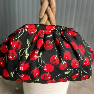 Borsa Clutch Donna in Tessuto Rasato con Tracolla a Catena