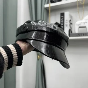 Cappello Baker Boy da donna in similpelle effetto cocco – stile animalier elegante e moderno