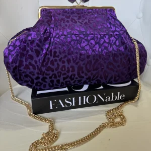 Clutch Maxi in Stoffa con Dettagli in Ciniglia – Fantasie Floreali, Maculate e Tropicali