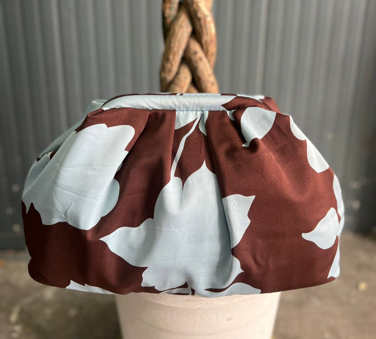 Borsa Clutch Donna in Tessuto Rasato con Tracolla a Catena - immagine 7