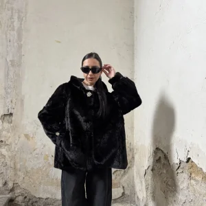 Ecofur con Cappuccio e Bottoni Gioiello (S–XL)