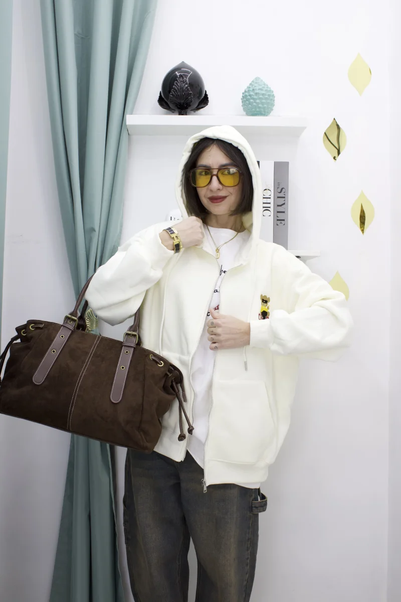 Borsa in Camoscio Ecologico con Doppi Manici e Tracolla – Timeless Lady - immagine 6