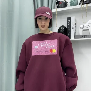 Felpa Oversize Just West con Stampa Credit Card, Spalline Imbottite e Interno Super Felpato – Taglia Unica XS-XL