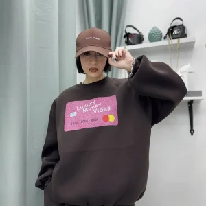 Felpa Oversize Just West con Stampa Credit Card, Spalline Imbottite e Interno Super Felpato – Taglia Unica XS-XL