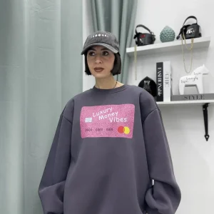 Felpa Oversize Just West con Stampa Credit Card, Spalline Imbottite e Interno Super Felpato – Taglia Unica XS-XL