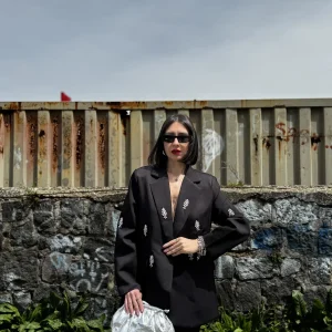 Giacca monopetto con applicazioni simil Swarowsky