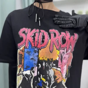 T-shirt con stampa e guanti lunghi