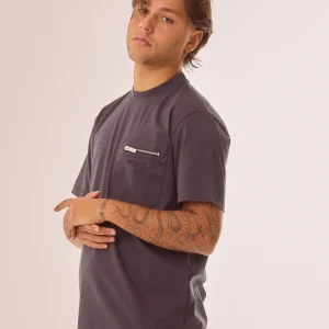 T-shirt con tasca logata