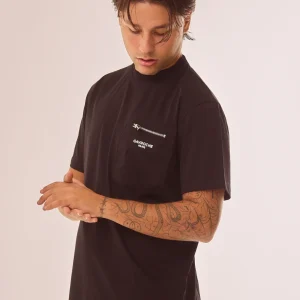 T-shirt con tasca logata