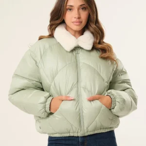 Piumino corto con colletto removibile