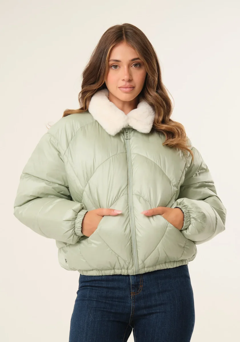 Piumino corto con colletto removibile